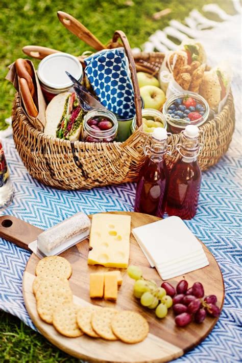 summer picnic baskets